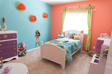 Moana themed girls bedroom Moana Room Decor, Moana Themed Bedroom, Moana Mural, Moana Room Ideas, Moana Bedroom Ideas, Moana Bedroom, Moana Room, Moana Decorations, Small Nursery Ideas