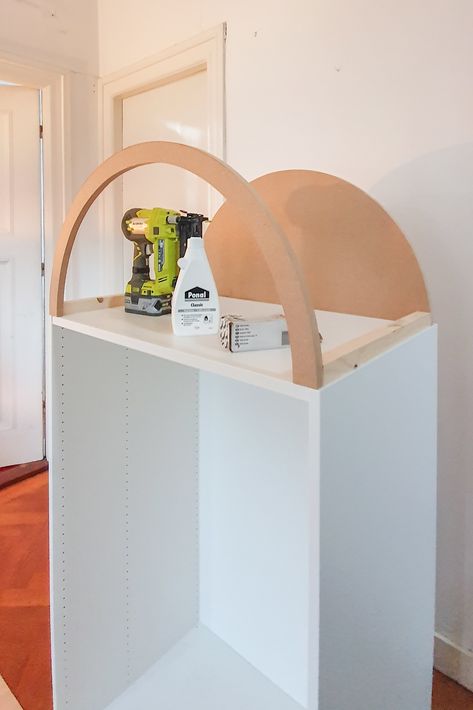 Diy Arched Cabinet, Arched Cabinet, Curved Cabinets, Ikea Billy Bookcase Hack, Diy Woodworking Projects, Bookcase Diy, Reeded Glass, Ikea Furniture Hacks, Ikea Cabinets