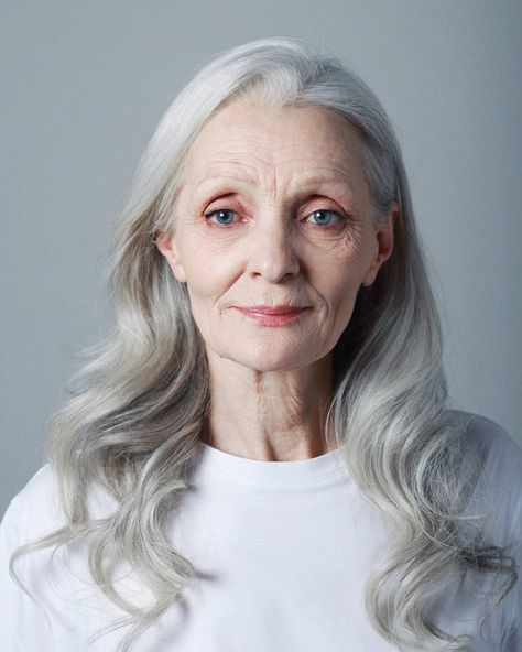 These Older Models Prove that Beauty Doesn’t Have an Expiration Date (Pictures) Pose Model, Aging Beauty, 얼굴 드로잉, Grey Wig, Old Faces, Photographie Portrait Inspiration, Model Pose, Long Gray Hair, Going Gray