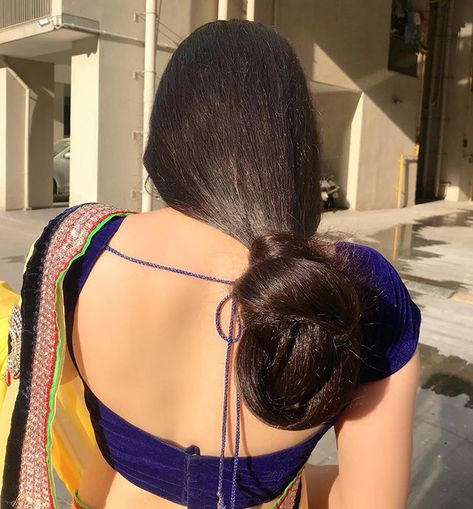 Shuchi S (@shuchi_______) • Instagram photos and videos Big Bun Hair Indian, Loose Bun, Indian Long Hair Braid, Low Buns, Drape Sarees, Long Hair Images, Long Indian Hair, Big Bun Hair, Long Silky Hair