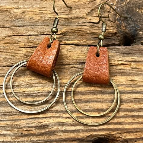 Leather Earrings, Hoop Earrings, Ladies Earrings, Party Outfit, Music Festival. These Trendy Earrings With Natural Camel With Silver Hoop , Perfect Southwestern Flare With Boots And Jeans . Boho Western Vibes These Are Handmade By Me With Up Cycled Furniture Grade Leather In The Foothills Of Nc. Made In The Usa! Look In My Closet For More Genuine Leather Styles No Faux Leather In My Closet! Follow Us On Instagram Riversistersleather Leather Knot Stud Earrings Diy, Leatherworking Ideas, Origami Jewellery, Leather Jewelry Making, Handmade Leather Jewelry, Diy Leather Earrings, Hoop Earrings Handmade, Leather Jewelry Diy, Leather And Brass