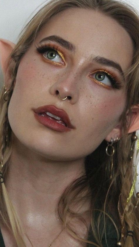 Elven Princess Makeup, Lotr Makeup Looks, Natural Fantasy Makeup, Elf Makeup Ideas Halloween, Simple Fantasy Makeup Looks, Mid Evil Makeup, Elven Wedding Makeup, Hobbitcore Makeup, Elf Wedding Makeup