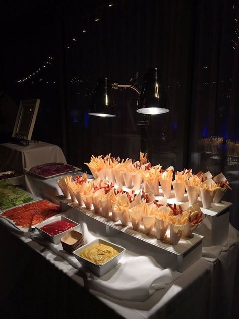 French Fries and Sweet Potato Fries at a Slider Station #food #frenchfries #foodstation #sweetpotato #sweetpotatofries #ketchup #mustard #yum #friedfood #delicious #foodlove Burgers At A Wedding, Fries Bar, Buffet Stations, Catering Food Displays, Mini Burger, Truffle Fries, Party Food Buffet, Reception Food, Wedding Buffet