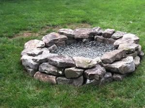 Fire Pit Rocks Natural Stones, Fieldstone Fire Pit, Field Stone Fire Pit, Stone Fire Pit Backyard, Natural Fire Pit Ideas, Natural Rock Fire Pit, Fire Pits Backyard Ideas, Stone Fire Pit Ideas, Pond Rockery