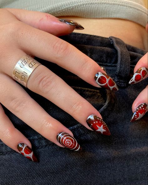 Chrome On Red Nails, Red Nails With Silver Design, Red And Silver Chrome Nails, Dark Red Design Nails, Chrome And Red Nails, Dark Red And Silver Nails, Black And Red Chrome Nails, Edgy Red Nails, Dark Red Aura Nails