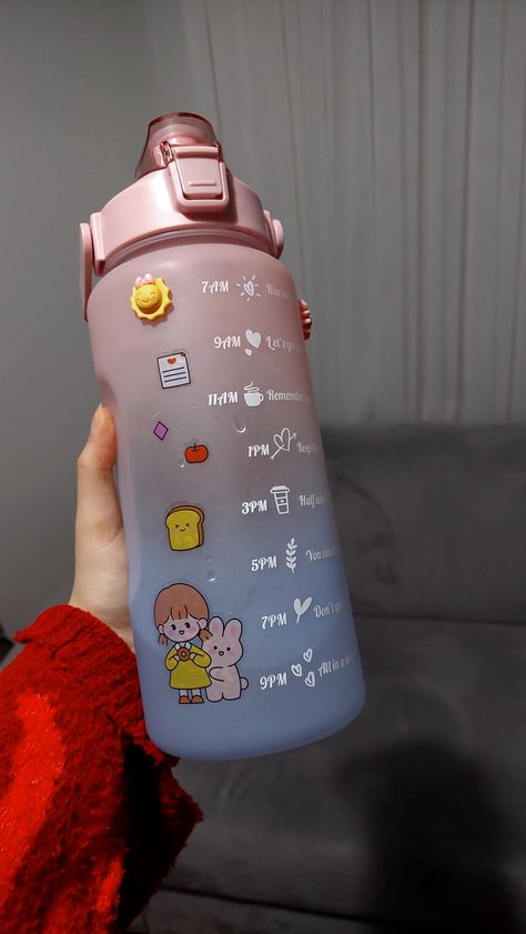 water Water Bottle Gym Aesthetic, Glass Water Bottle Aesthetic, Bottle Snap, Fancy Water Bottles, Arreglos Ikebana, Stylish School Bags, Mirror Shot, Latest Simple Mehndi Designs, Cute Water Bottles