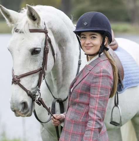 Free Rein Tv Show, Horse Girl Aesthetic, Equestrian Supplies, Show Jumping Horses, Cute Horse Pictures, Free Rein, Beautiful Horse Pictures, Rodeo Horses, Horse Costumes