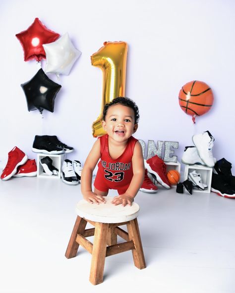 It’s time to celebrate! This little baller’s first birthday photoshoot was a slam dunk! From the gorgeous smiles to the awesome basketball outfit, he’s ready to take on the world! ‌ #firstbirthday #birthdayboy #babyboy #smiles #gorgeous #baller #ballerbaby #ballerstatus #basketball #basketballoutfit #picturemomentsphotography Basketball 1st Birthday Photoshoot, 1st Pictures Birthday Photo Ideas, 1st Bday Basketball Theme, Rookie Year First Birthday Basketball, 1 Birthday Photoshoot, First Birthday Photoshoot Ideas, Baby Boy Basketball, Basketball Themed Birthday Party, Basketball Theme Birthday