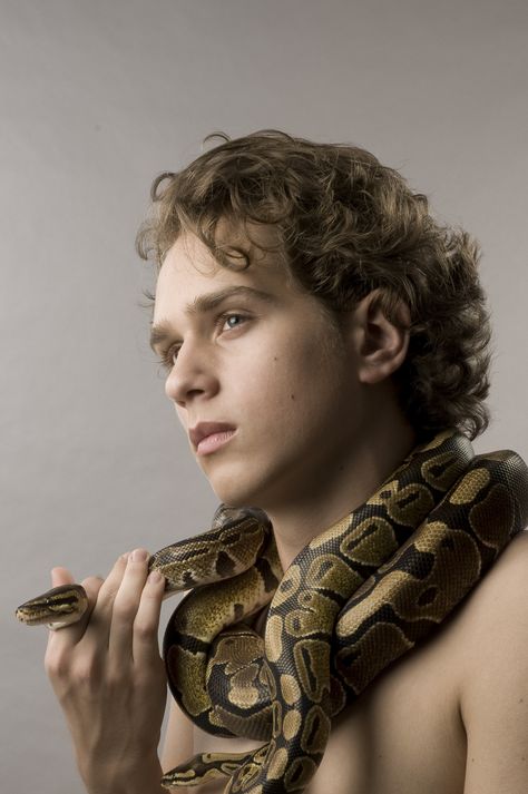 Photo by Ellie Bryan from 2007 with two ball pythons wrapped around my neck. My favorite sit-in during my brief modeling hobby. Bust Photography Poses, Man With Snake Photography, Hands On Neck Reference, Holding Snake Pose, Snake Around Neck, Man With Snake, Neck Drawing, Ball Pythons, Headshot Poses