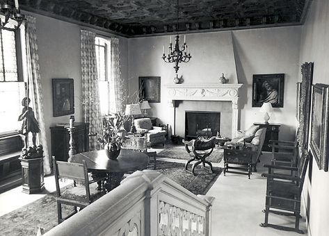 1920 New York, 1920s Interior, New York Townhouse, Eaton Square, Buying A Condo, Walnut Armchair, New York Apartment, Amazing Spaces, European Furniture