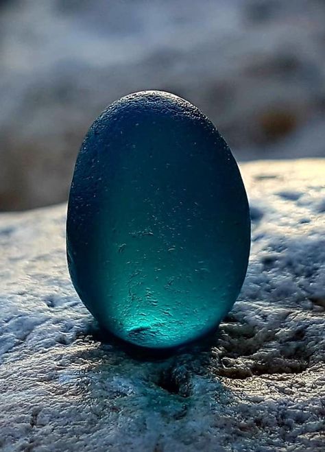 Glow from within Sea Glass Beach, Sea Pottery, Blue Sea Glass, Beautiful Sea, Aqua Turquoise, Foto Art, Sea Glass Art, Rocks And Gems, Sea Glass Jewelry