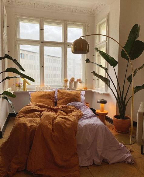 Dark Flat Design, Orange Bedspread Room Ideas, Green And Orange Apartment, Orange Bedding Aesthetic, 70 Bedroom Aesthetic, Minimal Colorful Bedroom, Room Slanted Ceiling, Retro Minimalist Bedroom, 70s Decor Aesthetic