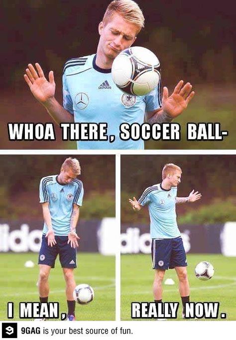 I am figuratively rolling on the floor, laughing my ass off right now. Funny Soccer Memes, Funny Soccer, Dfb Team, Soccer Memes, Soccer Funny, Soccer Quotes, Football Memes, 웃긴 사진, Soccer Player