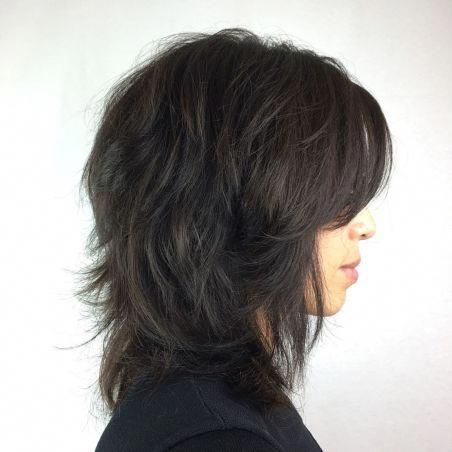 Feathered Black Shag with Side Bangs #haircutsforlongcurly Shag Hairstyle, Medium Shaggy Hairstyles, Modern Shag Haircut, Medium Shag Haircuts, Shaggy Haircuts, Shag Hairstyles, Shag Haircut, Penteado Cabelo Curto, Cut My Hair