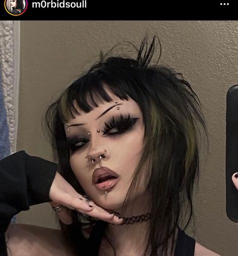 Goth With Piercings, Goth Face Piercings, Goth Club Makeup, Goth Formal Makeup, Casual Halloween Makeup, Makeup Looks Goth, Hot Goth Makeup, Dark Makeup Ideas, Gothic Makeup Ideas