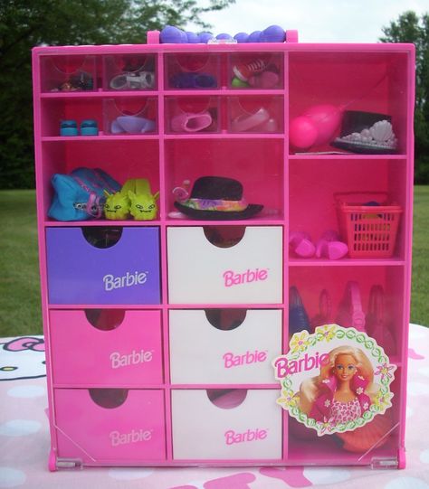 Barbie Accessory Case | 1993 Mattel Barbie Accessory Carryin… | Flickr 90s Barbie Accessories, Barbie Case, Barbie Doll Case, Barbie Land, 90s Barbie, Barbie Playsets, Barbie 2000, Barbie Room, Doll Case