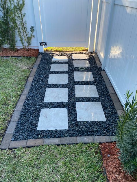 Small Paver Walkway, Outside Tiles, Stepping Stone Walkways, Pavers Diy, Victorian Interior Design, Walkway Landscaping, Paver Walkway, Stone Walkway, Backyard Remodel