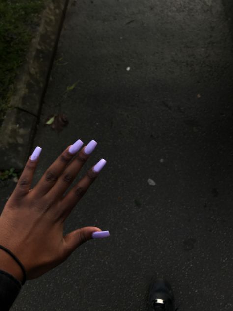 Purple acrylic nails on dark skin Plain Colour Nails Simple, Dark Skin Acrylic Nails, Short Acrylic Nail Colors, Purple Nails On Dark Skin, Purple Gel Acrylic Nails, Light Purple Toe Nails, Purple Nails Black Women, Acrylic Nails Light Purple, Plain Purple Nails