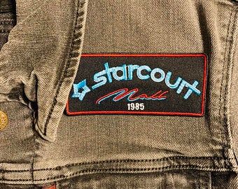 Stranger Things Patches, Diy Avengers, Starcourt Mall, Avengers Shirt, Diy Crafts For Teen Girls, Fun Patches, Band Patches, Crafts For Teens To Make