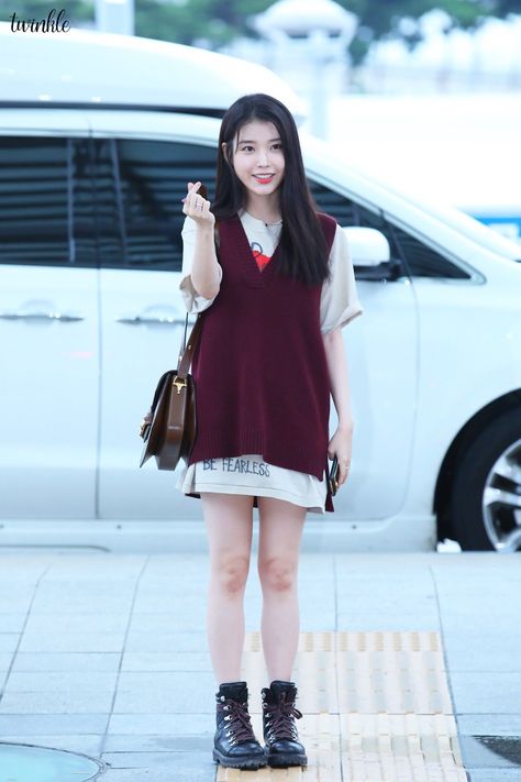 Iu Airport Outfit, Iu Fashion Casual, Iu Fashion Outfits, Vest Ootd, Hotel Deluna, Iu Gif, Korea Actress, Short Girl Outfits, Fashion Airport