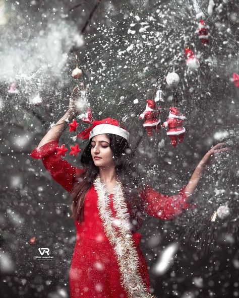 Ashi Angela, Christmas Model Photoshoot, Kerala Images, Christmas Photoshoot, Aesthetic Gif, Christmas Photo, Model Poses, Christmas Photos, Kerala