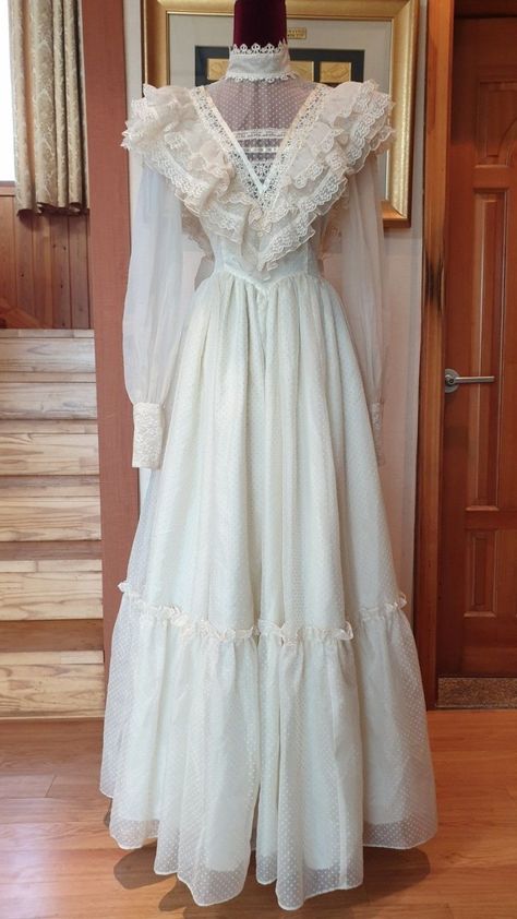 Gothic Edwardian Fashion, Dresses 1800s Style, 1800 Wedding Dress, 1800s Wedding Dress, Victorian Inspired Outfits, Vintage Wedding Dress 1950s 1940s, White Victorian Dress, Victorian Style Wedding Dress, 1900s Dress