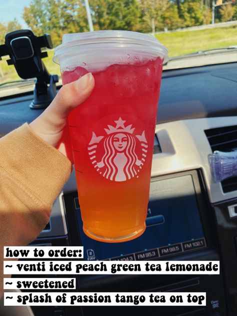 Starbucks Specialty Drinks, Peach Green Tea Lemonade, Copo Starbucks, Green Tea Lemonade, Starbucks Secret Menu Recipes, Peach Green Tea, Cold Starbucks Drinks, Starbucks Drinks Diy, Secret Starbucks Recipes