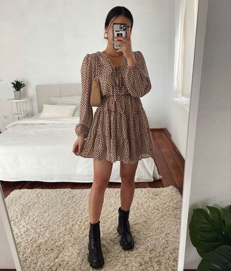 Outfits With Flower Skirts, Outfit Botas, Mode Inspo, Winter Fashion Outfits, Mode Fashion, Outfits Casuales, Look Fashion, Classy Outfits, Everyday Outfits