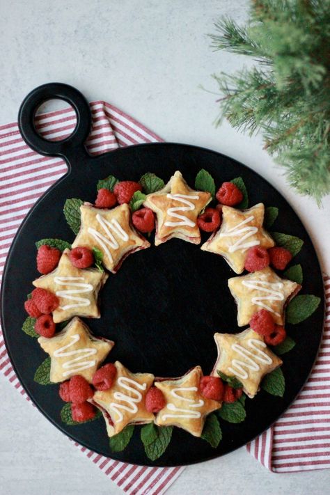 Raspberry Puff Pastry Star Wreath - The Chic(ish) Chick Raspberry Puff Pastry, Brie Puff Pastry, Crostini Appetizers, Star Shaped Cookies, Star Wreath, Brie Bites, Hashbrown Breakfast Casserole, Tomato Tart, Holiday Brunch