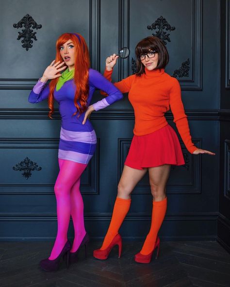 Halloween Costumes Daphne, The Scariest Movie, Adult Women Halloween Costumes, Comic Con Outfits, Velma Cosplay, Daphne Costume, Colored Tights Outfit, Daphne And Velma, Pink Cookies