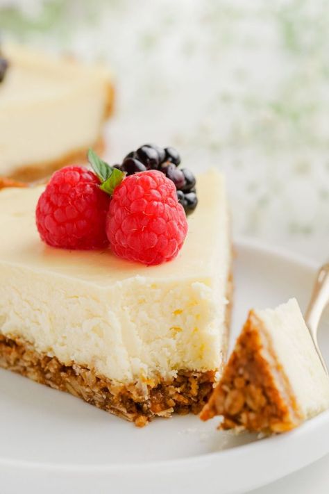 Eggless Cheesecake - Extra Creamy With Gluten-free Option - Texanerin Baking Egg Free Cheesecake Recipe, Eggless Cheesecake, Gluten Free Cheesecake Recipes, Dairy Snacks, Cheese Cake Filling, Homemade Graham Cracker Crust, Healthy Cheesecake, Homemade Graham Crackers, Cream Cheese Desserts