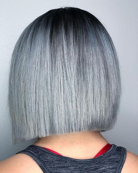 Precision Bob Haircut, Silver Bob Haircut, Silver Hair Bob, Grey Hair Bob, Short Grey Bob, Grey Bobs, Precision Haircut, Messy Bobs, Silver Bob