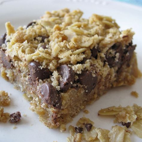 Passion Bars Homemade Cookie Bars, Peanut Butter Oat Bars, Peanut Butter Cookie Bars, Oatmeal Cookie Bars, Cranberry Dessert, Toffee Chips, Baking Recipes Cookies, Peanut Butter Oatmeal, Fruity Desserts