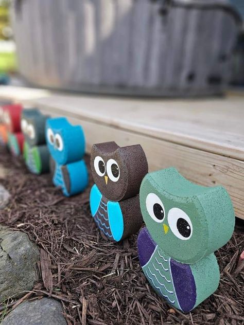 Backyard Diy Decor, Easy Diy Yard Decor, Owl Pavers, Yard Decor Diy Outdoor Projects, Diy Yard Decor Outdoor Decorations, Diy Yard Art Crafts, Crescent Pavers Crafts, Camper Landscaping Ideas, 4h Project Ideas For Fair