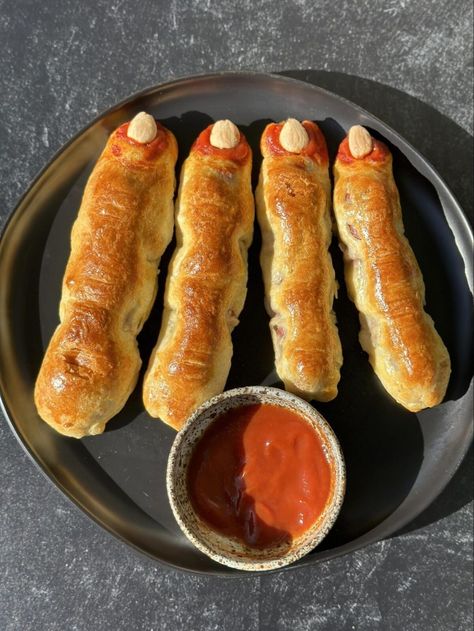 Spooky Hot Dog Fingers - Melissa's Healthy Kitchen Hot Dog Fingers, Easy And Healthy Recipes, Cheese Crescent Rolls, String Cheese, Crescent Roll Dough, Nourish Your Body, Healthy Kitchen, Halloween Food, Egg Wash