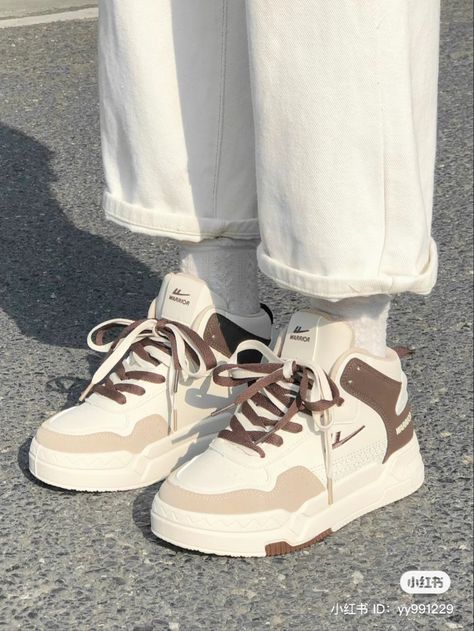 Korean Nike Shoes, Korean Shoes Aesthetic, Korean Style Shoes, Girls Shoes Teenage, Korean Shoes, Pretty Sneakers, Sneakers Brown, Preppy Shoes, Pretty Shoes Sneakers