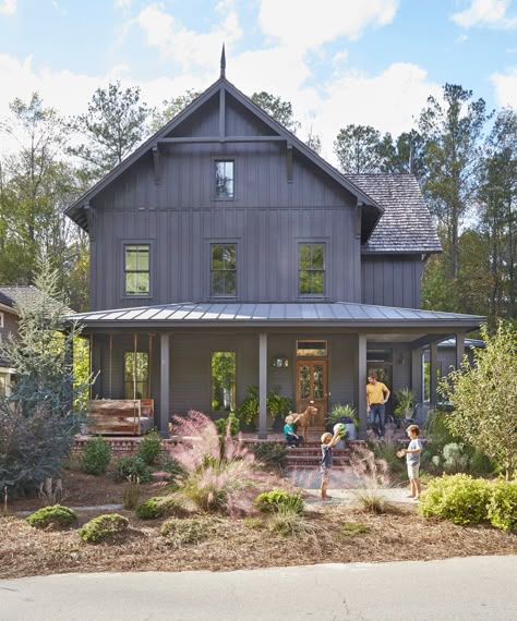 Farmhouse Exterior Paint, Rustic Farmhouse Exterior, Farmhouse Exterior Colors, Modern Farmhouse Floorplan, Dr Ideas, Farmhouse Exterior Design, Gray House, Farmhouse Floor Plans, Farmhouse Flooring