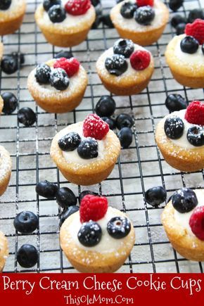 Berry Cream Cheese, Cream Cheese Cookie, Sugar Cookie Cups, Patriotic Cookies, July Desserts, Yummy Sugar Cookies, Cream Cheese Desserts, 4th Of July Desserts, Cheese Cookies