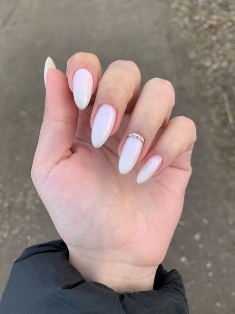 J On Nails, Milky Nails With Design, Jesus Nails, Milky Nails, Wow Nails, Beige Nails, Simple Gel Nails, Minimal Nails, Blush Nails