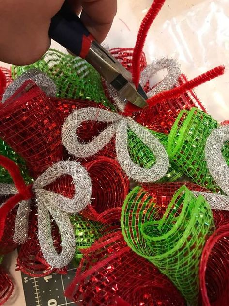 Create a gorgeous christmas wreath on a serious budget with this fabulous in depth tutorial. Your Christmas wreath will be one for the books. #diy #christmas #diychristmas #wreath #jesus #diywreath #wreathtutorial Real Christmas Wreaths, Lego Christmas Ornaments, Christmas Deco Mesh Wreath, Diy Deco Mesh Wreath, Deco Mesh Garland, Christmas Deco Mesh, Deco Mesh Crafts, Deco Mesh Wreaths Tutorials, Deco Mesh Wreaths Diy