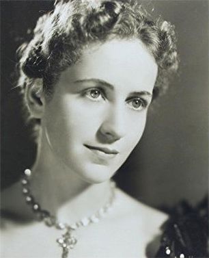 Peggy Ashcroft - Wikipedia Peggy Ashcroft, Margaret Of Anjou, The Nun's Story, The 39 Steps, Grace Slick, Royal Shakespeare Company, Laurence Olivier, Wars Of The Roses, Judi Dench