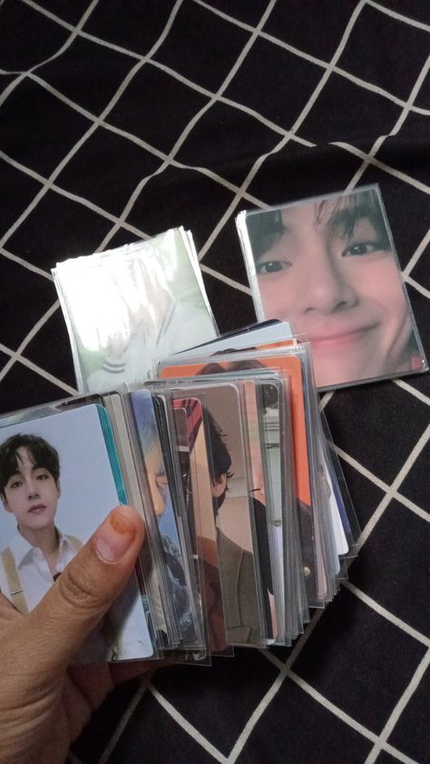 Photocard taehyung Card Taehyung, Bts Photocards Aesthetic, Bts Keychain, Photocard Collection, Photocard Binder, Taehyung Smile, Bts Photocards, Taehyung Edit, Black And White Picture Wall