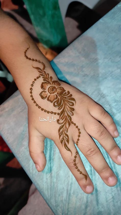 Henna Mehendi Designs For Kids, Mehndi Designs For 11 Year Girl, Baby Mehedi Degins, Baby Mehendi Designs Hands, Mehandi Designs For Kids Hands, Kids Mehandi Designs Hands, Henna For Kids, Henna Designs Kids, Henna Kids