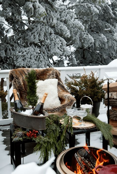 Create the Ultimate At-Home Après Ski Experience | Artful Living Magazine Apres Bachelorette Party, Apres Ski Dinner, Alpine Themed Party, Apres Ski Party Theme Birthday, Vintage Apres Ski Aesthetic, Vintage Ski Chalet, Apres Ski Event, Apres Ski Decorations, Vintage Apres Ski