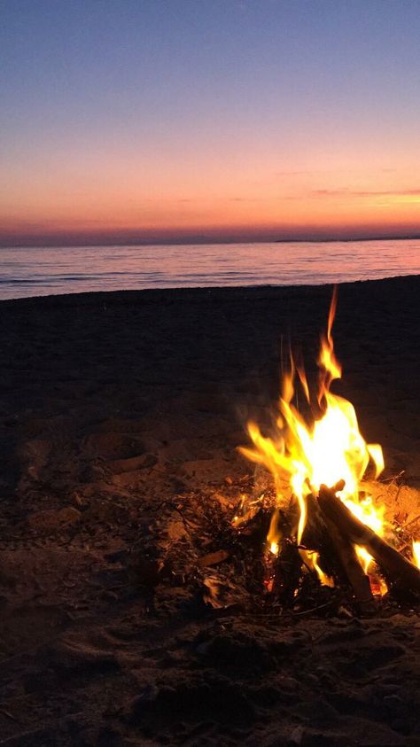 Fire On The Beach, Beach Fire, Beach Bonfire, Ocean Vibes, Summer Dream, Sunset Beach, Aesthetic Images, Beautiful Nature Scenes, Beach Aesthetic