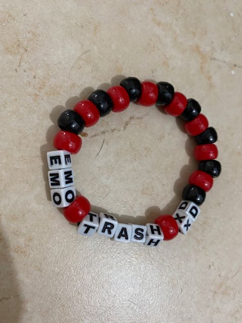 Creative Kandi Ideas, Green Kandi Bracelets, Emo Bead Bracelets, Emo Kandi Ideas, Emo Friendship Bracelets, Scene Kandi Bracelets Ideas, Emo Bracelet Ideas, Emo Kandi Bracelets, Kandi Singles Ideas Words