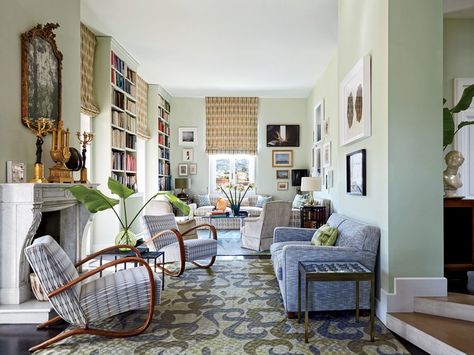 Blue & green cool Living room palette. with mint green paint color  roman shades. Appartement New York, Long Living Room, Narrow Living Room, Living Room Layout, Living Room Furniture Layout, Tuscan Decorating, Kitchen Decorating, Design Toscano, Salon Style