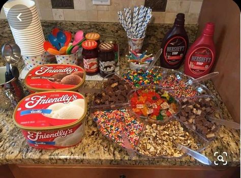 Sundae Party, Sundae Bar, Sleepover Birthday Parties, Girl Sleepover, Sleepover Food, 13th Birthday Parties, Birthday Party For Teens, Snacks Für Party, Icecream Bar