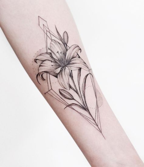 Amaryllis Tattoo, Bella Tattoo, Stargazer Lily Tattoo, Tiger Lily Tattoos, Lillies Tattoo, Tattoo Linework, Lily Flower Tattoos, Inspiration Tattoos, Flower Tattoo Sleeve