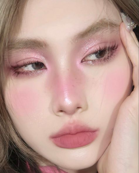 Doujin Makeup, Makeup Bibir, Makeup Asia, Pink Eye Makeup Looks, Glittery Eye Makeup, Dewy Makeup Look, Pink Eyeshadow Look, Korean Makeup Look, Sparkly Makeup